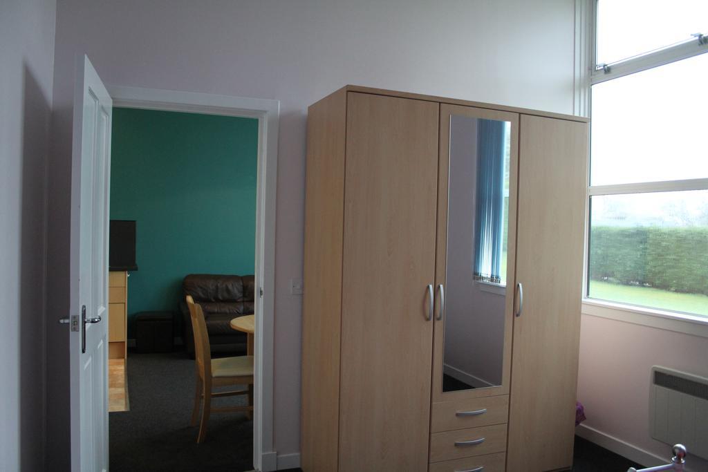 The Old School Apartment Dalavich Екстериор снимка