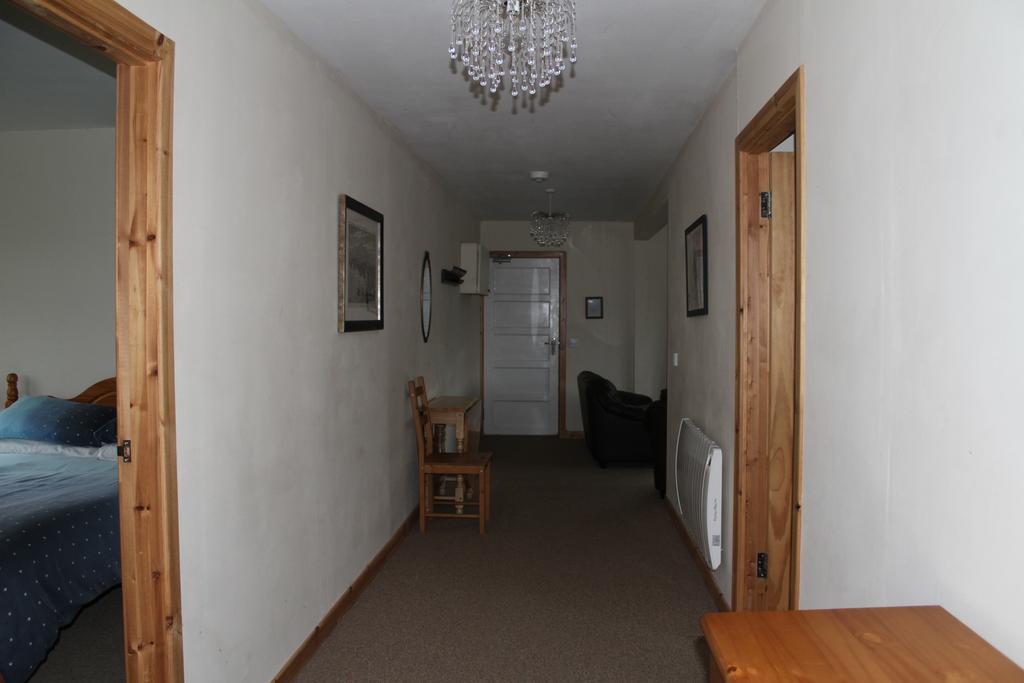 The Old School Apartment Dalavich Екстериор снимка