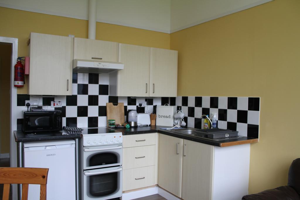 The Old School Apartment Dalavich Екстериор снимка